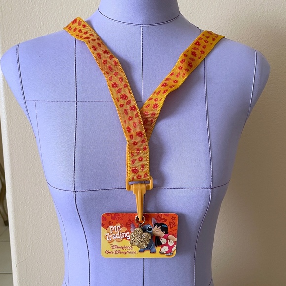 Disney Lilo & Stitch 2004 Official Lanyard Pin Holder Hibiscus Flower Charm - Picture 1 of 8